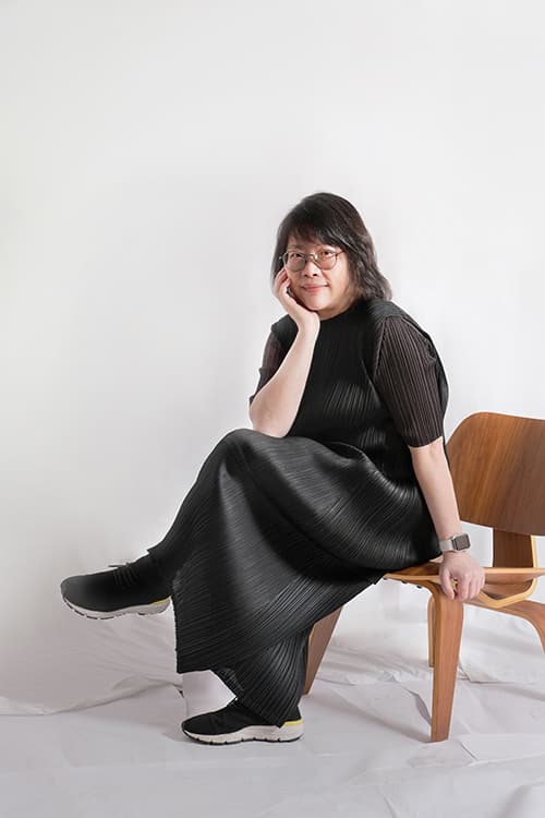 Vivian Chang body_position__AGZZv
